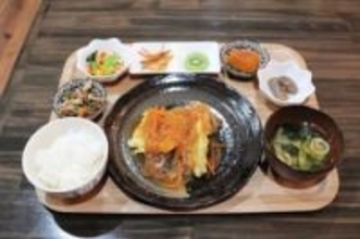 多彩な小鉢、家庭の味　宮城・大河原のおばんざいダイニング  ココ　おばんざいランチ　〈イチオシ！〉