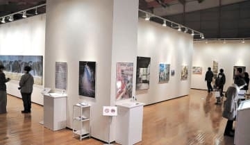 ファンタジーと自然共演　宮城・気仙沼のリアス・アーク美術館で企画展