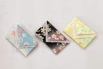 「桜の町を思い出して」宮城・大河原　七夕飾りを再利用したポチ袋に願い込める　＜みちのく＞