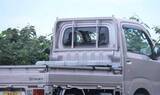 「猟銃使用が原因か　秋田・八峰町で走行中の車のガラス割れる　運転の60代女性が左耳にけが　」の画像1