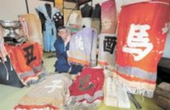 明治時代の草相撲「根方相撲」の化粧まわし色とりどり　宮城・石巻の私設平和資料館で公開