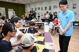 「「囲碁を続ける励みになった」　一力三冠が子どもたちに指導　仙台囲碁フェス開幕　23日まで」の画像1