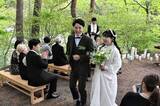 「福島・飯舘で原発事故後、初の結婚式を開催　移住した新郎新婦を村が後押し」の画像1