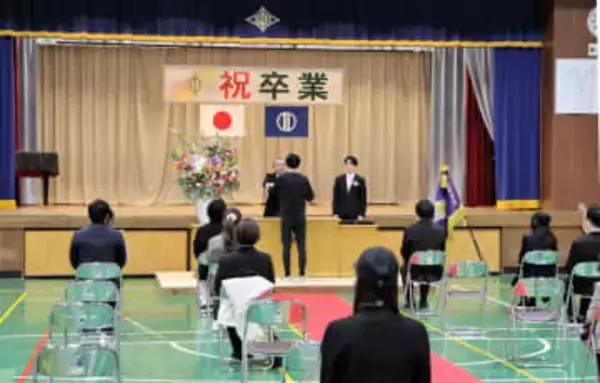 「もう1度勉強したい」20～70代の9人が3年間の学び直し終える　仙台・南小泉中夜間学級で初の卒業式　　