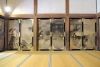松島・瑞巌寺の「墨絵の間」ふすま絵が見納め　京都で5年かけ修復へ