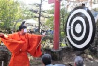 五穀豊穣を狙い的絞る　丸森で神事「奉射祭」