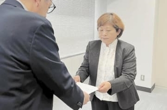 東日本大震災慰霊碑に、消防団員らの「殉職」明記を　遺族が仙台市役所訪れ要望書