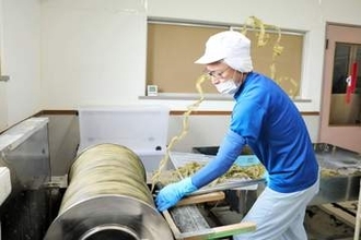 手削り昆布　全国最高賞　ばらつく厚みうまみ引き出す　栗原・志波姫　創業78年の大平昆布