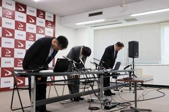 「秋田県職員が寝間着で喫煙して報道対応」各社がオンライン取材