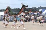 「クジラ文化　地域で継承　石巻・鮎川浜でまつり　龍踊り披露」の画像1