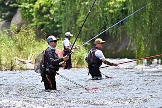 仙台・広瀬川でアユ釣り解禁　水温低く釣果いまいち今後に期待