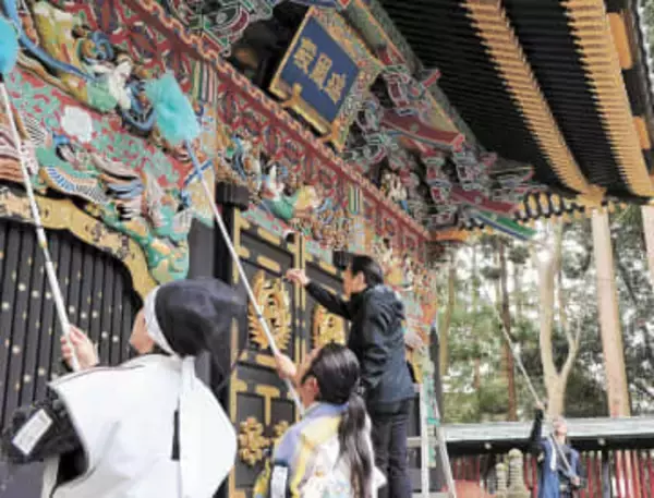 仙台・瑞鳳殿も新年の準備　すす払いで清らかに