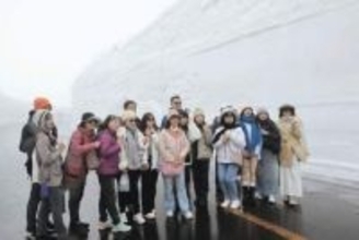 春へいざなう白い回廊　宮城・蔵王で雪の壁ウオーク始まる