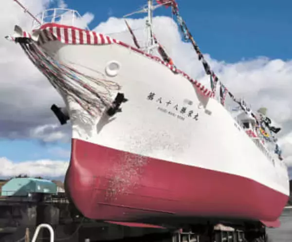 宮城・気仙沼で遠洋マグロ漁船の進水式、7年ぶりに地元で新造