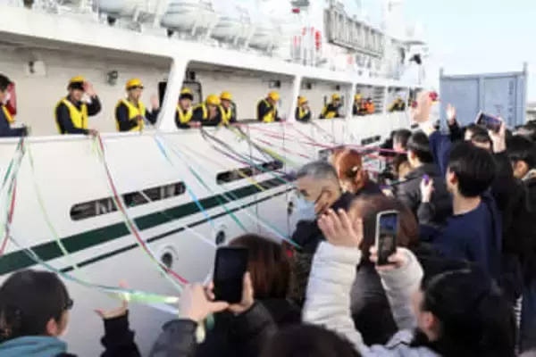 「海洋実習で力付ける」　宮城水産高・気仙沼向洋高の計23人、宮城丸に乗船して北太平洋に向け石巻港出発