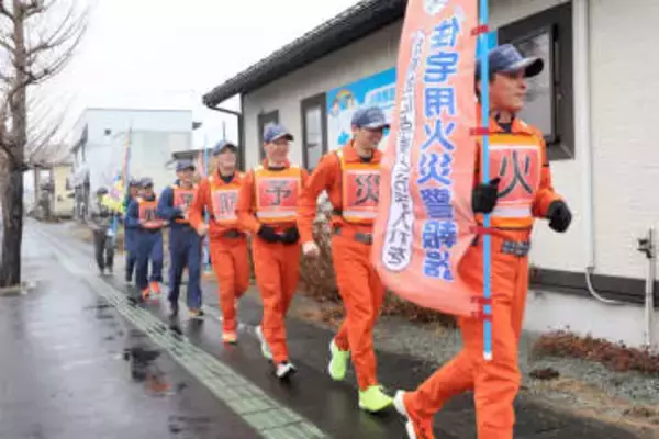 宮城・角田の角田消防職員が街中走り防火PR　119番通報にかけて11.9キロ完走、幼保施設では火災警報器の音まねも