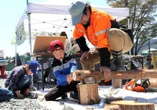 ものづくりや買い物楽しむ　宮城県南三陸町　入谷で「林業フェス」