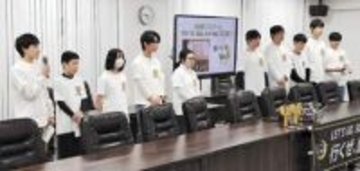 ロボット競技世界大会　活躍誓う　クレファス仙台校の中高生チーム、仙台市長を表敬訪問