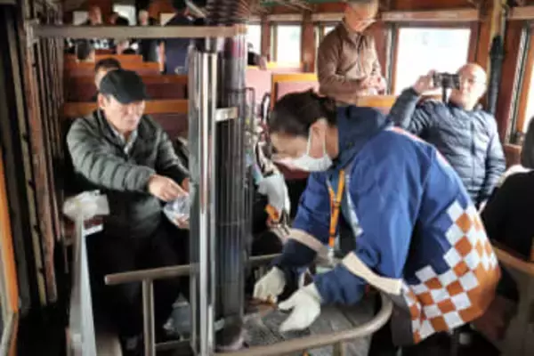 青森・津軽鉄道ストーブ列車が今季の運行を開始