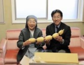 レンコンがつないだ縁　茨城・かすみがうら市長や農業者ら仙台白百合女子大を訪問