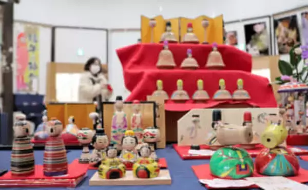 こけし雛300点の展示販売会　「孫のため」買い求める人も　宮城・白石