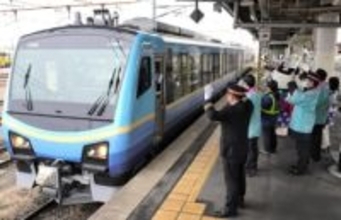 観光列車「だてSATONO」宮城で運行スタート　沿線で地域住民や園児らお出迎え