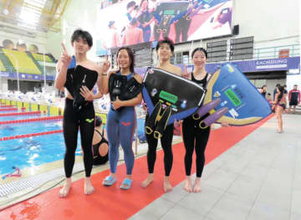 フィンスイミングW杯　仙台出身の高橋さん、400メートル男女混合リレーで金メダル　「全力を出し切った」