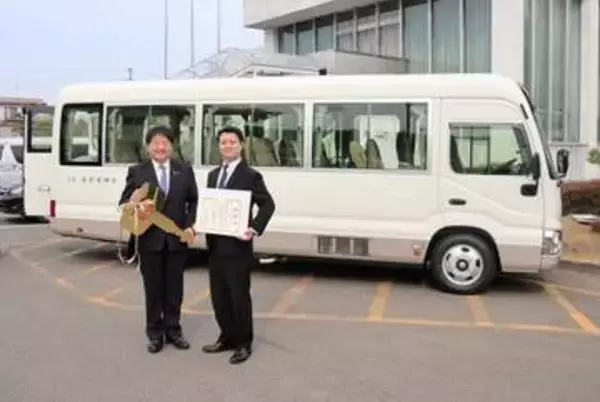 宮城・亘理事務組合にマイクロバス寄贈　岩沼市の金蛇水神社「地域の防災に貢献」