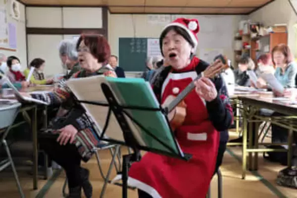 仙台の81歳ユーチューバ－「サトコ」、オリジナルソング投稿　「介護の仕事にも生かせる」