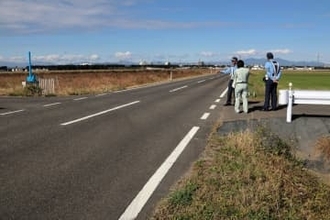 見通し良い田んぼ道で事故多発の仙台・荒井地区 宮城県警が標識など点検