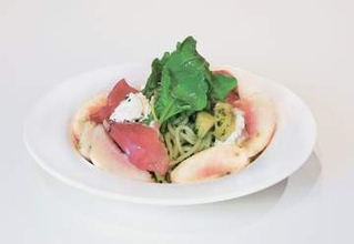 スムージー、パフェ、パスタ…福島・国見の旬のモモ　いろんな形でどうぞ　仙台・クロスBプラスで7月21日からフェア