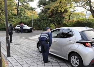 秋田駅近くの千秋公園で熊を目撃　市図書館は熊対策で自動ドアを手動に切り替え