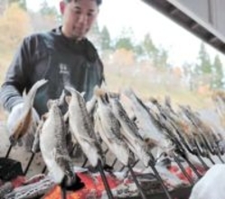宮城・栗原の秋の味覚を心ゆくまで　花山の直売所と道の駅でいわな祭りと新そば祭り