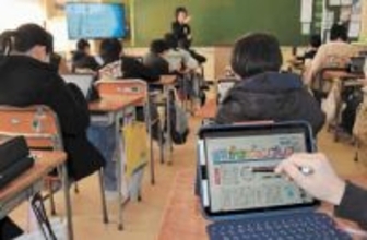 デジタル教材で新聞読み考える　宮城・富谷の東向陽台小　ミヤシル出前授業　「見出しから記事選びたい」