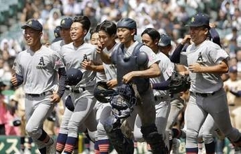 初戦突破の青森山田が着用した酷暑対策Tシャツ仕様の新ユニホーム「軽くて動きやすかった」＜全国高校野球＞　
