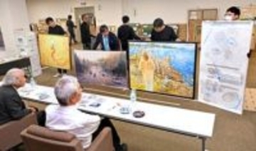 河北美術展の審査始まる　616作品を丁寧に吟味