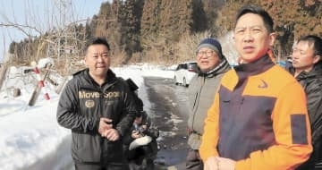 秋田知事が記録的大雪被害の大館視察　「ナシ畑は場所によって壊滅的状況」