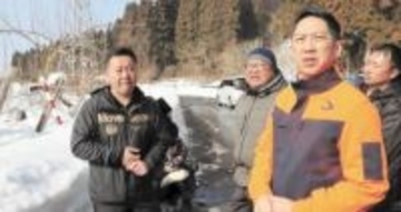 秋田知事が記録的大雪被害の大館視察　「ナシ畑は場所によって壊滅的状況」