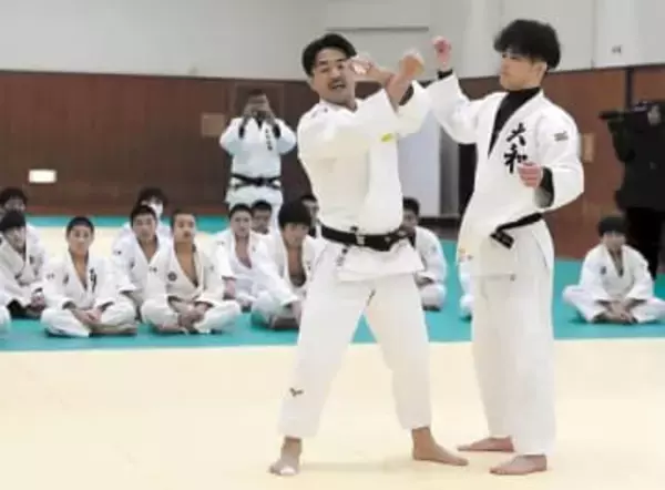 メダリストの技を伝授　パリ五輪銅メダルの橋本さんが講師に　仙台で柔道教室開催