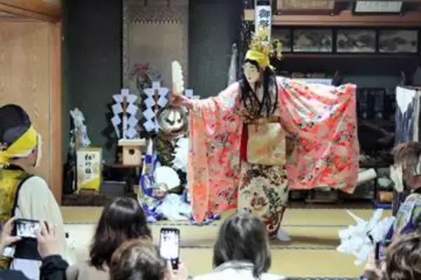 宮城県石巻市雄勝町の八幡神社例大祭　雄勝法印神楽保存会が伝統の演舞を奉納