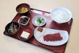 「秘伝の特製からしみそが馬刺しとよく合う　坂下ドライブイン(福島県会津坂下町)＜ドライブイン物語・番外編＞」の画像1