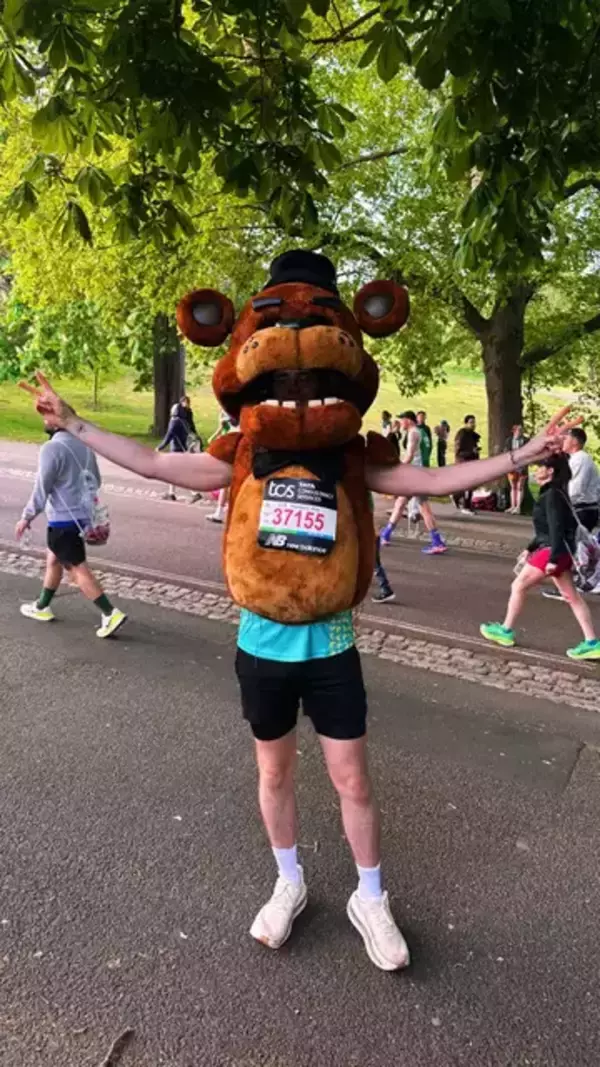 ゲーム実況者、ホラーゲームの着ぐるみ姿でロンドンマラソン完走　冷やかし……ではなくチャリティー