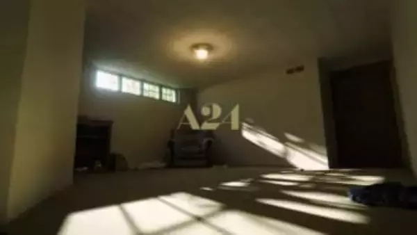 A24最新作『Backrooms』予告編が公開　ネット発都市伝説ホラーが劇場映画へ