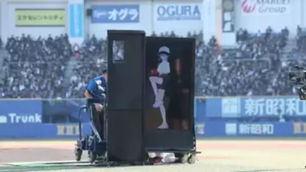 星街すいせい、プロ野球始球式に出演　初音ミクの応援を受け105キロのストレート放つ