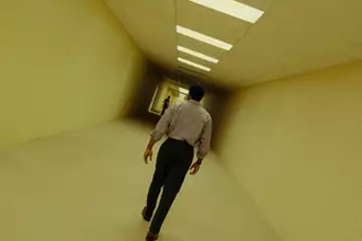 A24の新作ホラー映画『Backrooms』日本公開決定　世界興行収入は188億円を突破