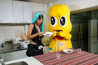 ピーナッツくん、ギャルラッパー3Li¥enと無水カレーづくりに挑戦