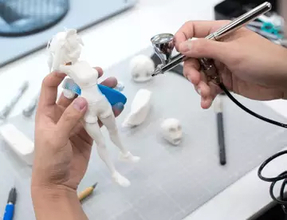 日本工学院、4年制の「フィギュア造形科」を新設　海洋堂らと連携し原型師を育成