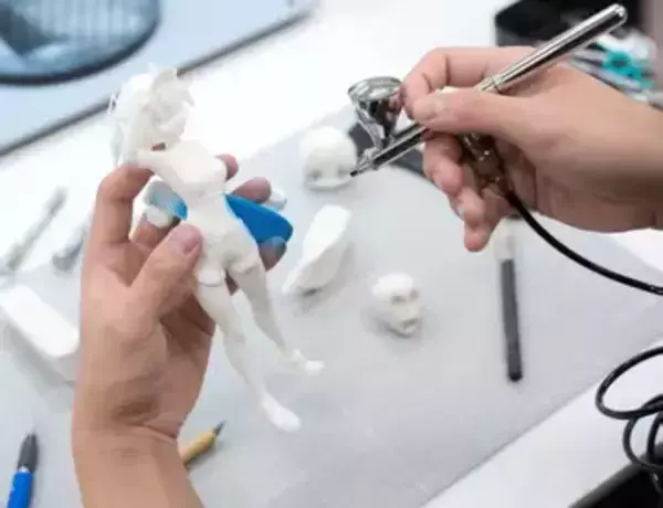 日本工学院、4年制の「フィギュア造形科」を新設　海洋堂らと連携し原型師を育成