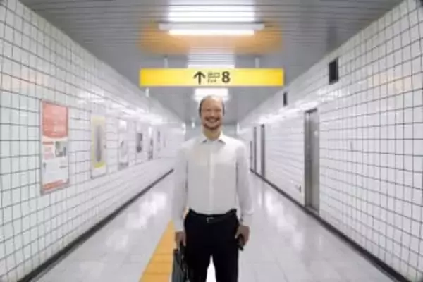 ニューヨークの地下鉄に異変発生──映画『8番出口』の“おじさん”が実際に登場