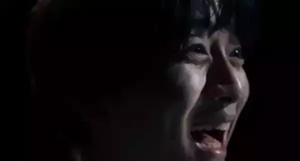 背筋原作のホラー映画『口に関するアンケート』場面写真が解禁　主演 板垣李光人の表情が怖すぎる